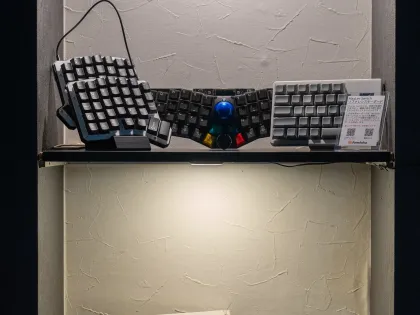 店内に展示された個性豊かなキーボード